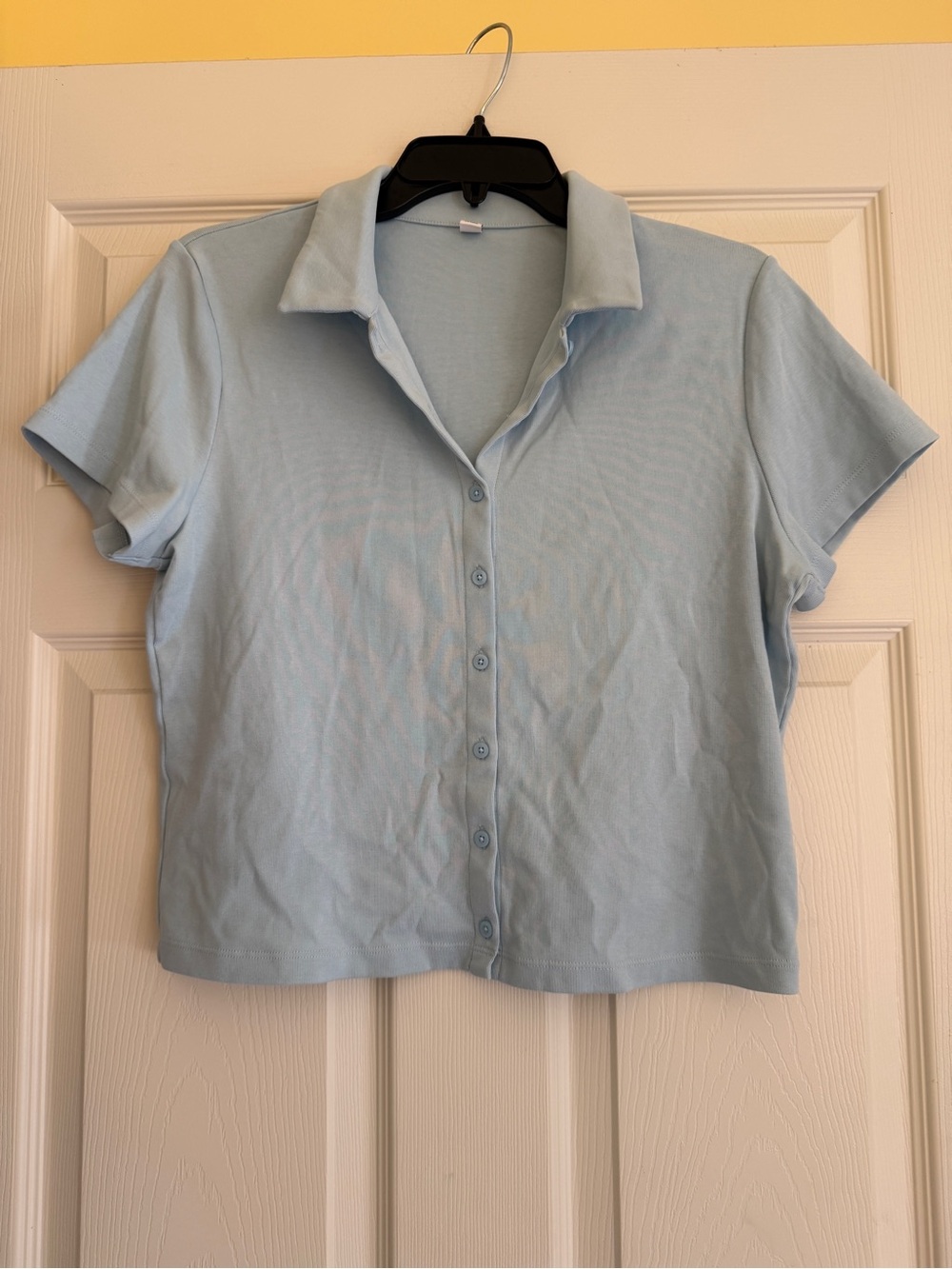Uniqlo Light Blue Short-Sleeve Button-Down Collared Top